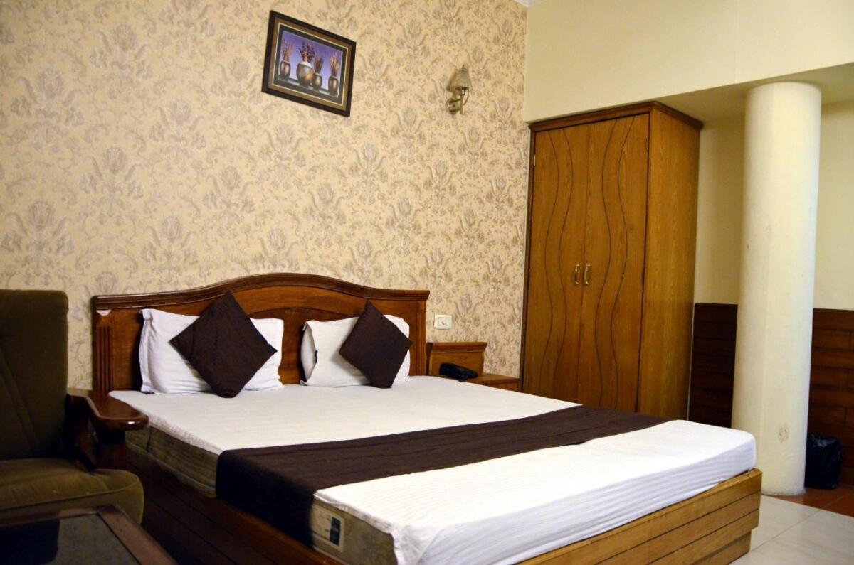Hotel City Paradise Chandīgarh エクステリア 写真